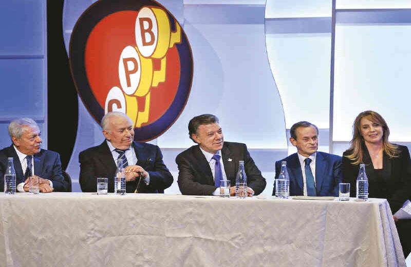 Gabriel Ortiz, Belisario Betancur, Juan Manuel Santos, William Giraldo y María Elvira Arango