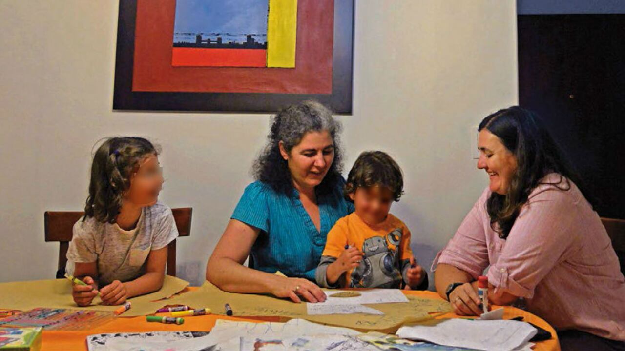 Un fallo de la Corte Constitucional permitió a Verónica Botero adoptar los hijos biológicos de su pareja, Ana Leiderman.