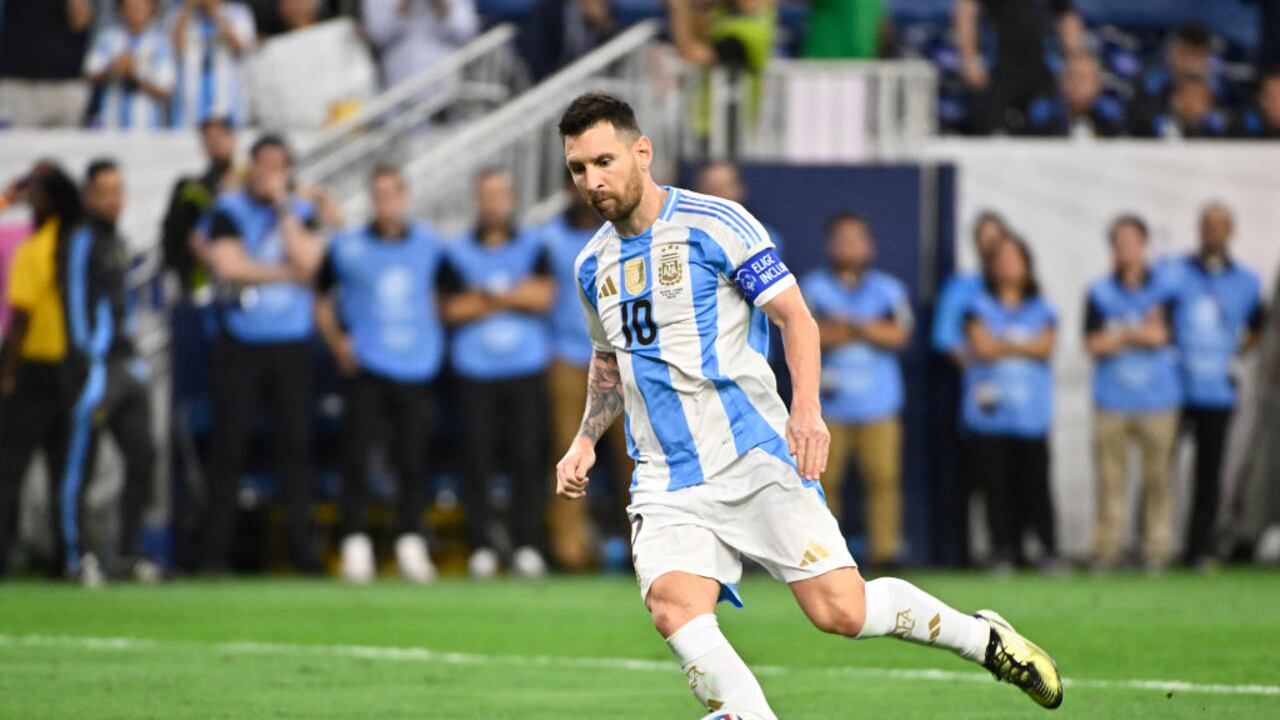 HOUSTON, TEXAS - JULY 04: Lionel Messi of Argentina in the penalty shoot out during the CONMEBOL Copa America 2024 quarter-final match between Argentina and Ecuador at NRG Stadium on July 04, 2024 in Houston, Texas. (Photo by Logan Riely/Getty Images)