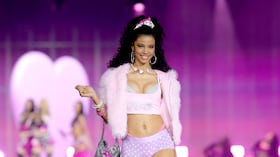 La modelo colombiana Honey Ordonez desfila durante el Victoria's Secret Fashion Show 2026 el 18 octubre de 026 en Los Angeles, California.