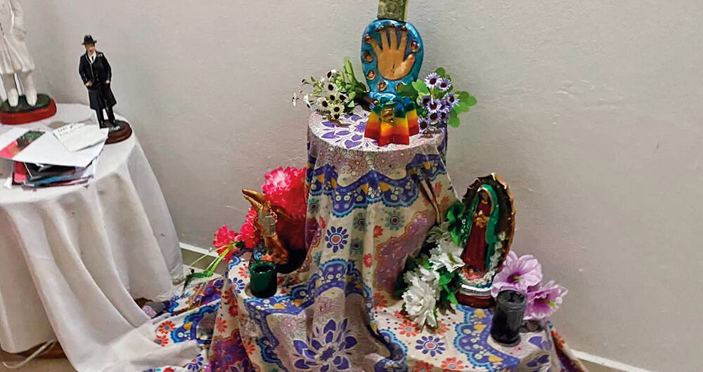 Entre el material que se encontró había un “libro de instrucciones” en el que se detallaba la manera como realizaban los rituales.