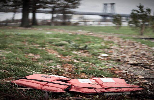 "Estamos aquí para ayudarlos, y no los olvidaremos", prometió Obama, luego de sobrevolar en helicóptero presidencial las zonas impactadas junto con el gobernador republicano de Nueva Jersey, Chris Christie.