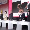 Presidente Iván Duque, la alcaldesa Claudia López y la ministra de Comercio, María Ximena Lombana, en la firma del memorando de entendimiento.