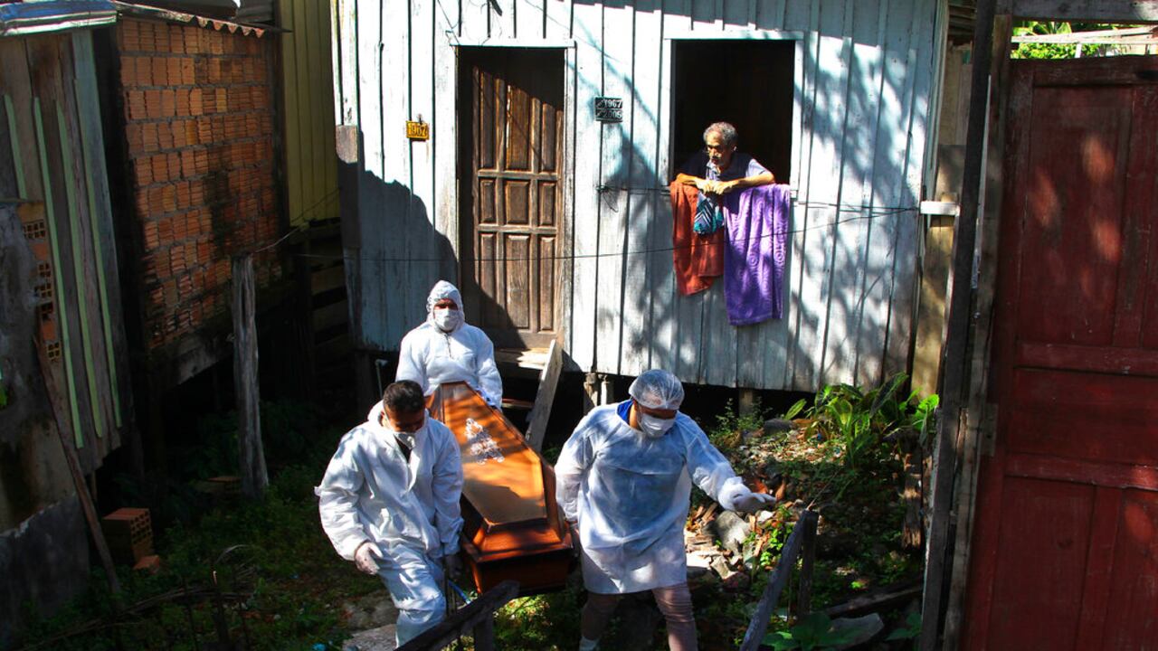 En Brasil detectaron casos de personas infectadas con dos variantes de coronavirus