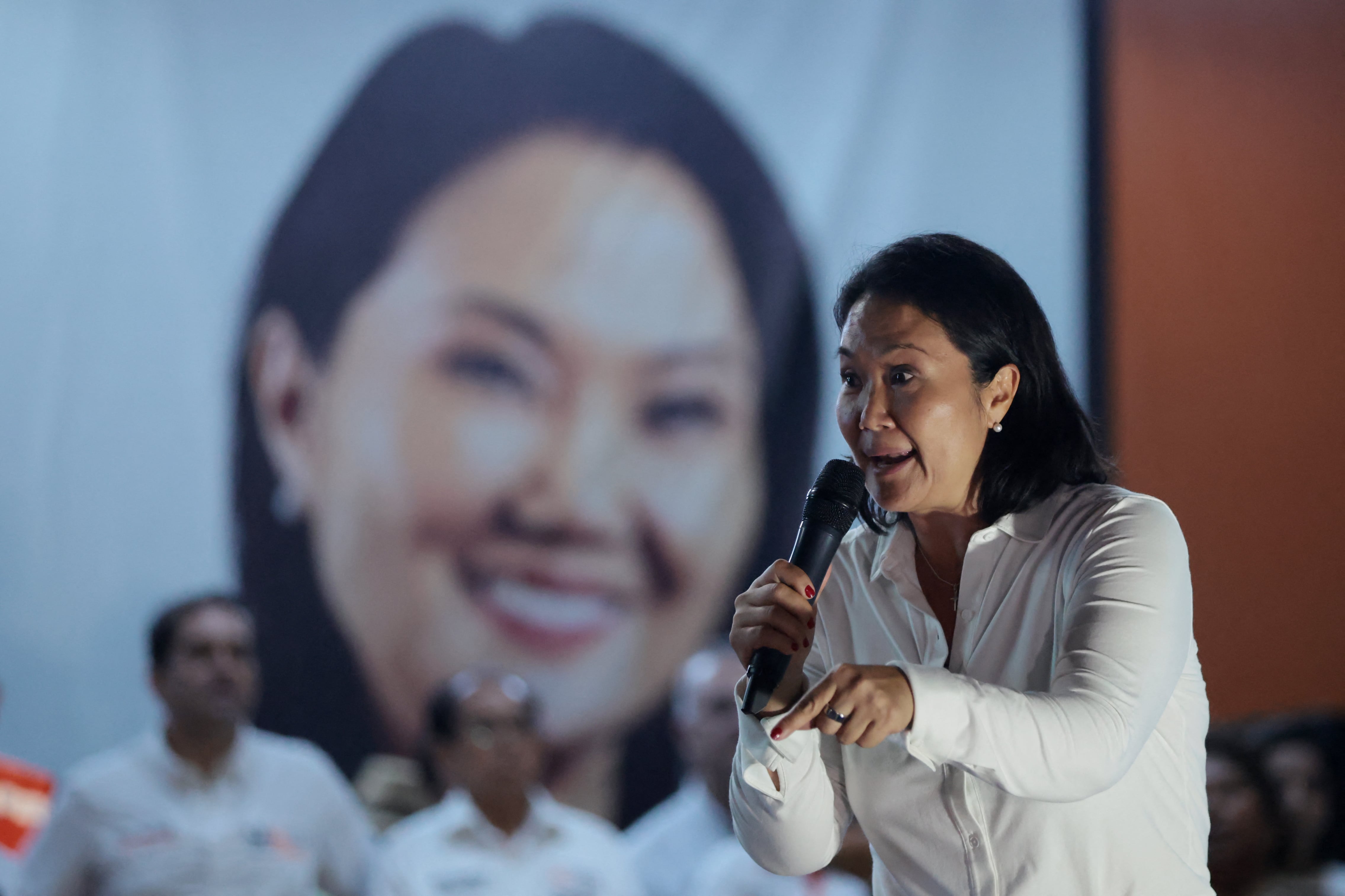 Por cuarta vez, la hija del condenado Alberto Fujimori aspira a la Presidencia del país inca. El escenario actual, tanto en el interior como en el exterior de Perú, la convierten en la candidata con más opciones de ganar.
