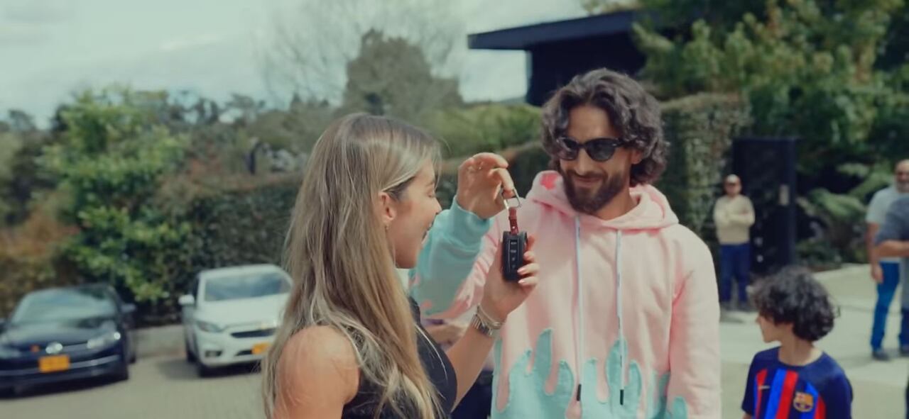 Maluma le regaló un lujoso carro a su novia Susana Gómez