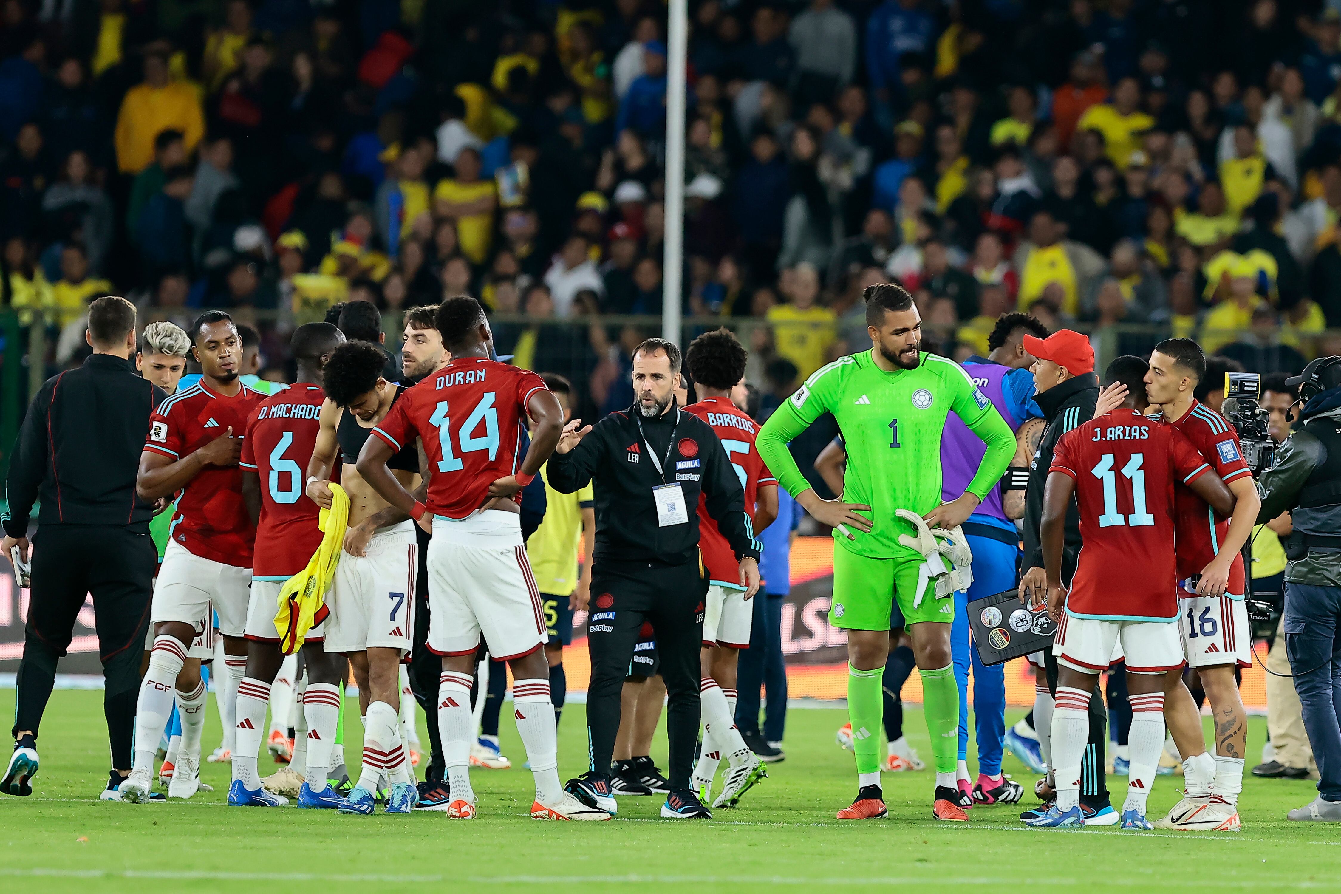 QUITO, ECUADOR - OCTOBER 17: Players of Colombia greets after a FIFA World Cup 2026 Qualifier match between Ecuador and Colombia at Rodrigo Paz Delgado Stadium on October 17, 2023 in Quito, Ecuador. (Photo by Franklin Jacome/Getty Images)