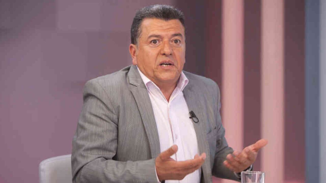 Hugo Ospina, vocero de los taxistas en Colombia, se mostró inconforme con el acuerdo del Gobierno y los motociclistas.
