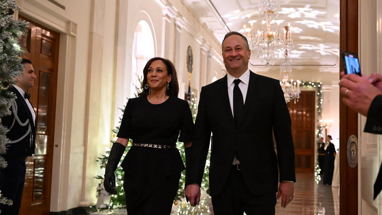 Escándalo en campaña presidencial de EE.UU.: Esposo de Kamala Harris, Doug Emhoff, admitió que fue infiel con niñera y hubo embarazo