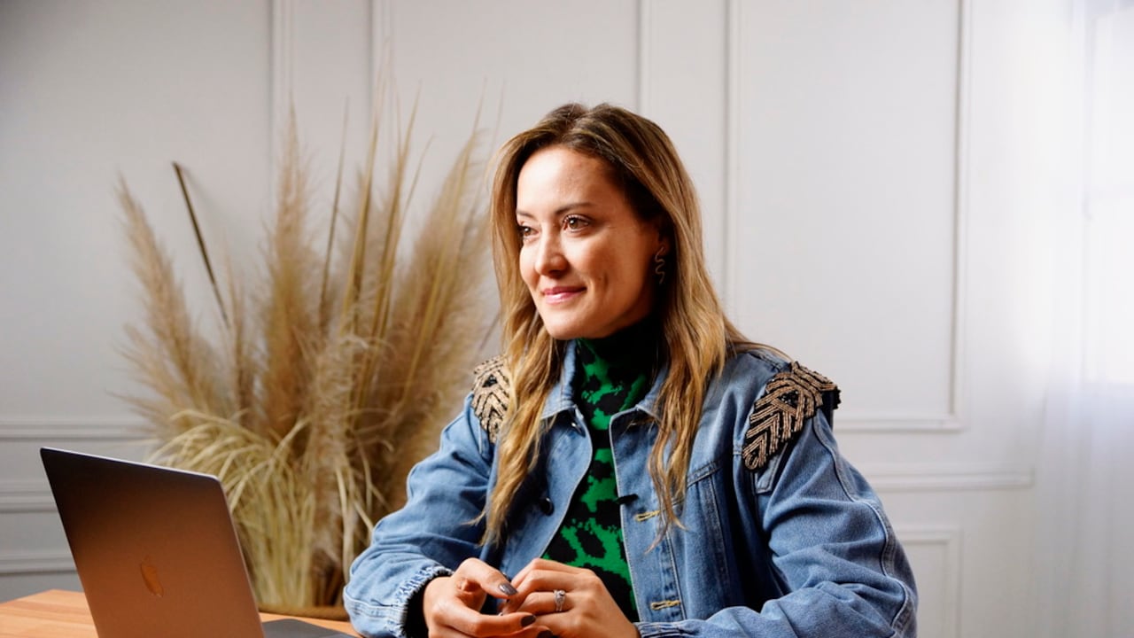 Ana María Díazgranados es mentora de empleabilidad y estratega de
marca personal y LinkedIn. Durante 12 años ha acompañado a más de 1.400 profesionales en la búsqueda de empleo.