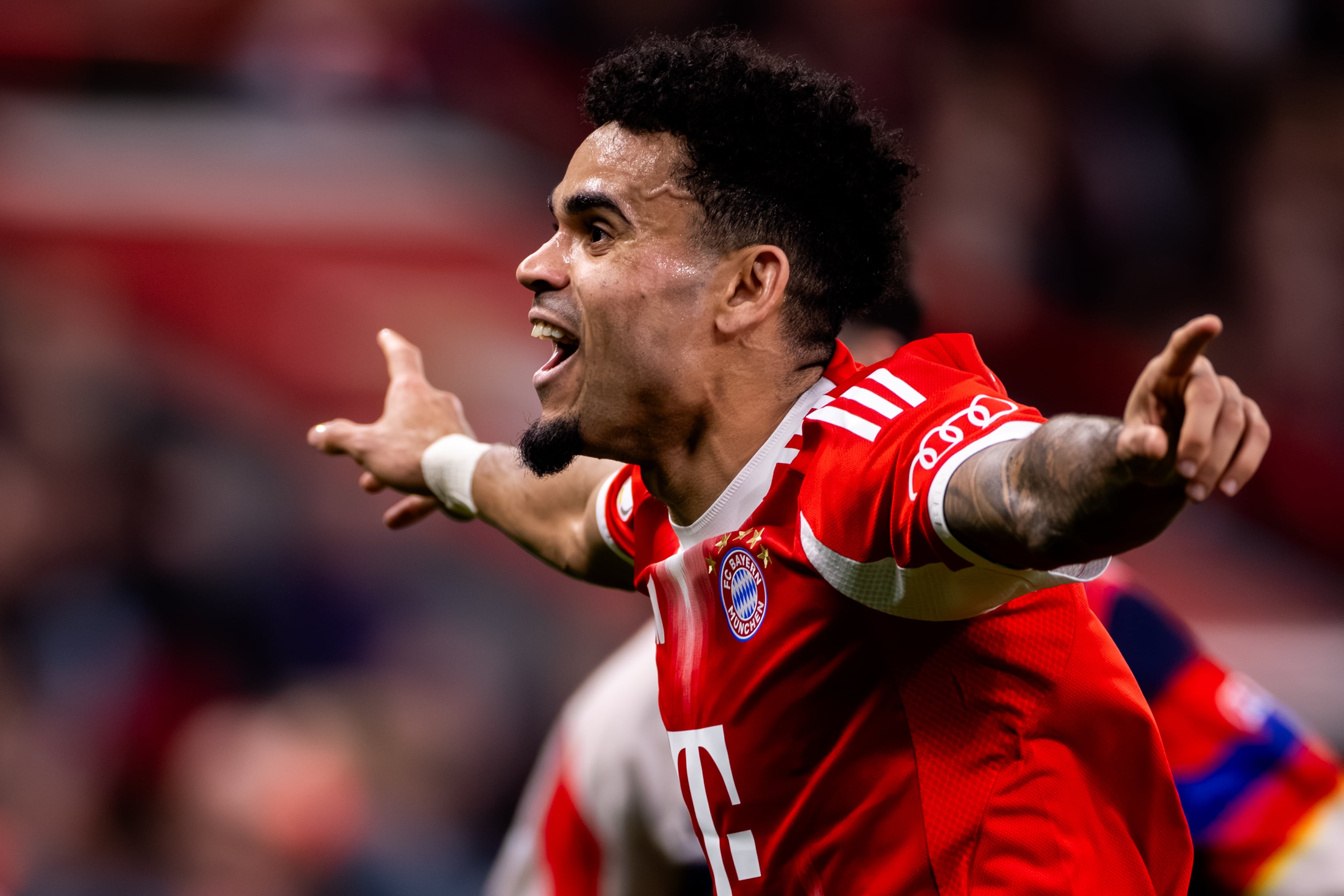 Luis Díaz contra el Bayer Leverkusen.