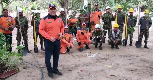 Miembros de la defensa civil