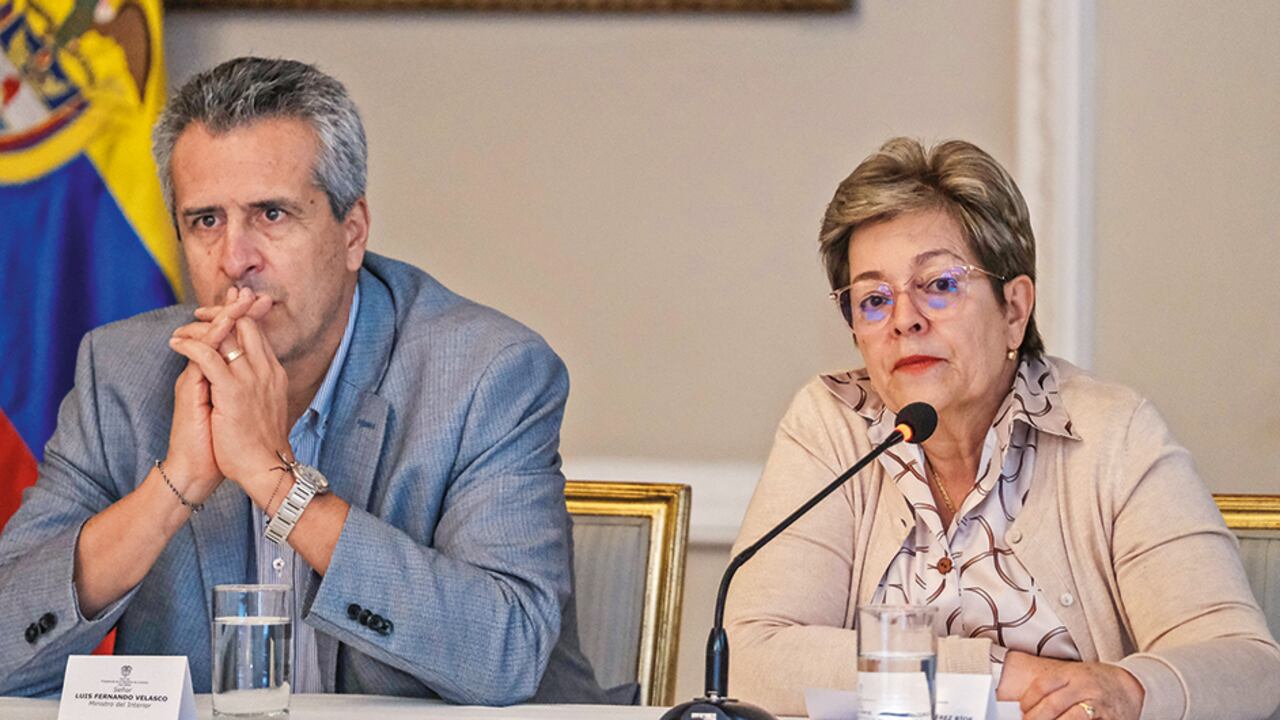 El ministro del Interior, Luis Fernando Velasco, y la ministra de Trabajo, Gloria Inés Ramírez, abanderaron la reforma laboral en el Congreso. Sin embargo, los empresarios reprochan que ese proyecto de ley comenzó a discutirse sin que antes se efectuara una mesa de concertación.