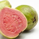 La guayaba es una fruta con más contenido de vitamina C que la naranja. Foto: Getty images.