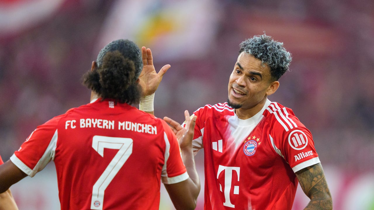 MUNICH, GERMANY - SEPTEMBER 13: Luis Fernando Diaz of FC Bayern München celebrate his 2-0 goal with Serge Gnabry of FC Bayern München during the Bundesliga match between FC Bayern München and Hamburger SV at Allianz Arena on September 13, 2025 in Munich, Germany. (Photo by EyesWideOpen/Getty Images)