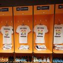 En el marco del Día Mundial contra la Homofobia el 17 de mayo, la #Ligue1 se moviliza. Las camisetas parisinas retoman la bandera del arcoíris, símbolo de paz, diversidad y símbolo por excelencia del movimiento LGBT.