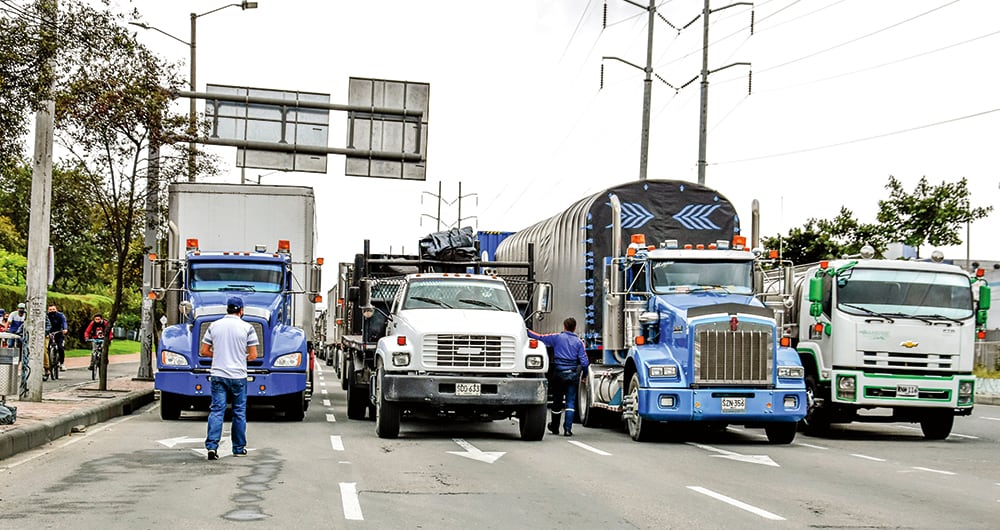  Por los bloqueos, varias empresas han tenido que parar su producción, en especial en el suroccidente del país.