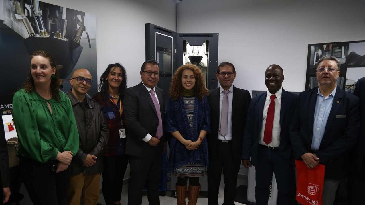 La ministra de Ciencias, Yesenia Olaya, lideró el acto de lanzamiento del laboratorio en la Universidad Distrital.