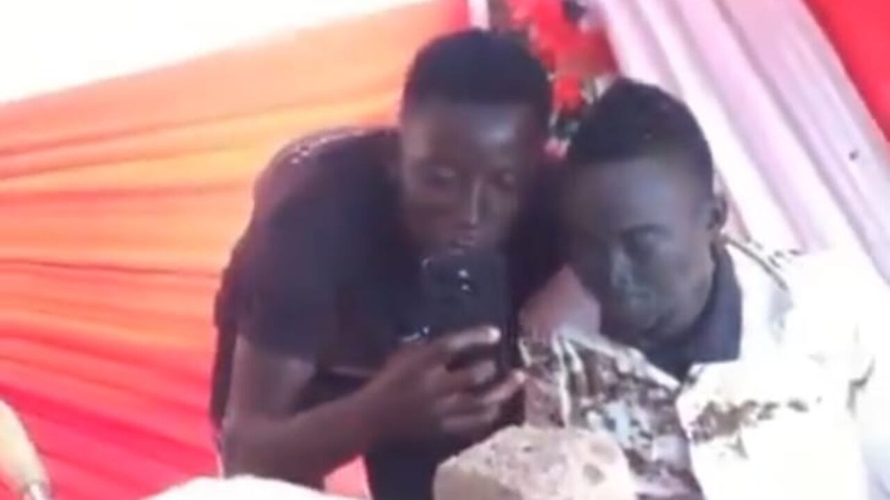 Albañil Muerto cumple sus labores