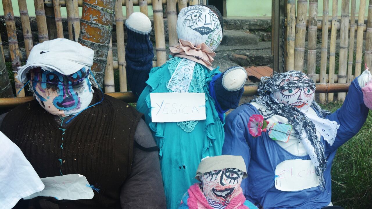 En muchas regiones de Colombia, justo antes de la medianoche, aún se buscan afanosamente sacos y zapatos para vestir el Año Viejo. ‘Taitapuros’ y ‘maturros’ son algunos de los nombres para esta tradición decembrina.