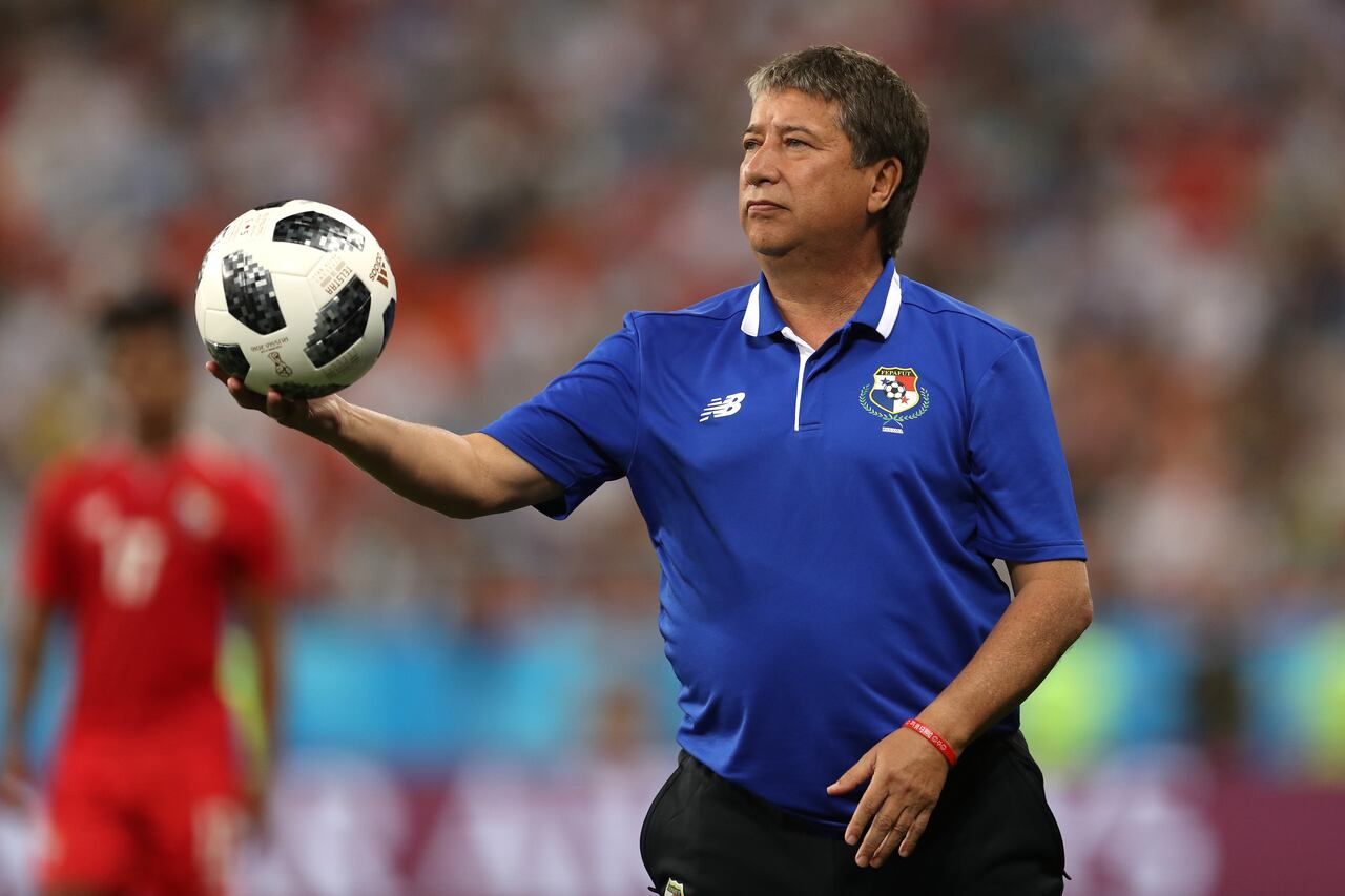 SARANSK, RUSSIA - JUNE 28: Hernan Gomez, Manager of Panama takes the ball during the 2018 FIFA World Cup Russia group G match between Panama and Tunisia at Mordovia Arena on June 28, 2018 in Saransk, Russia. (Photo by Lars Baron - FIFA/FIFA via Getty Images)