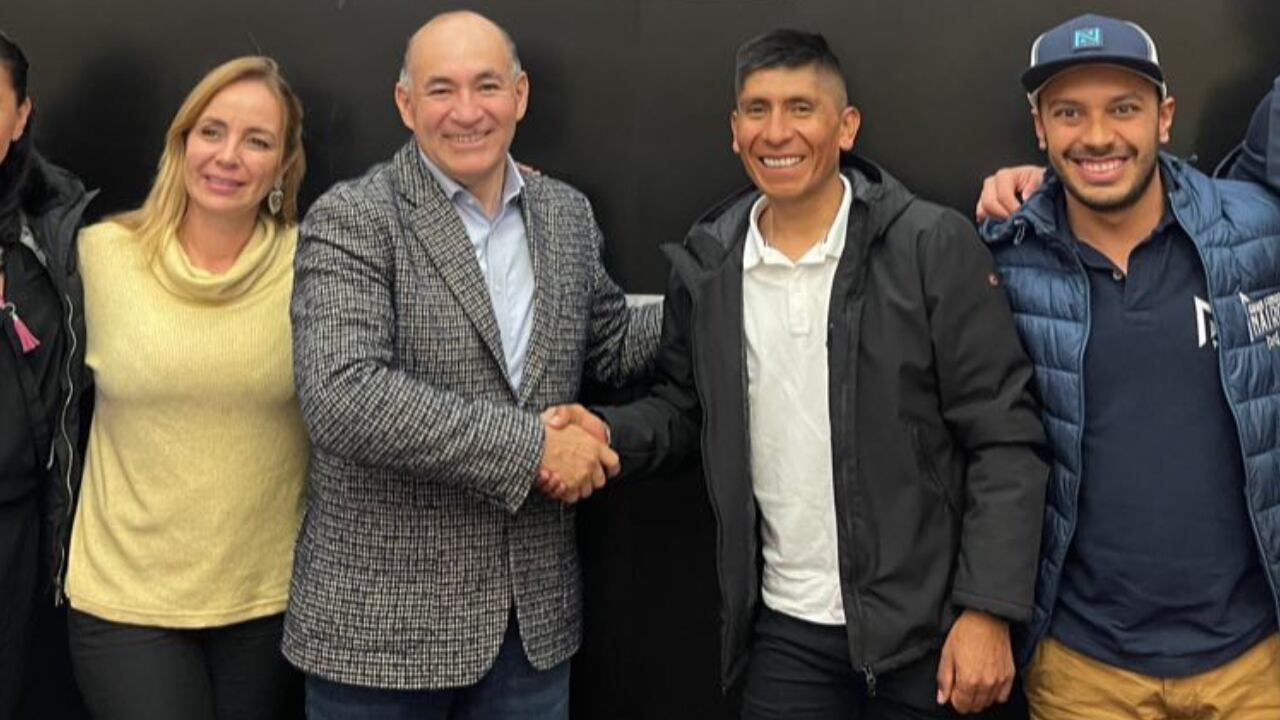 Nairo posando con Enrique Galindo, presidente municipal de San Luis Potosí