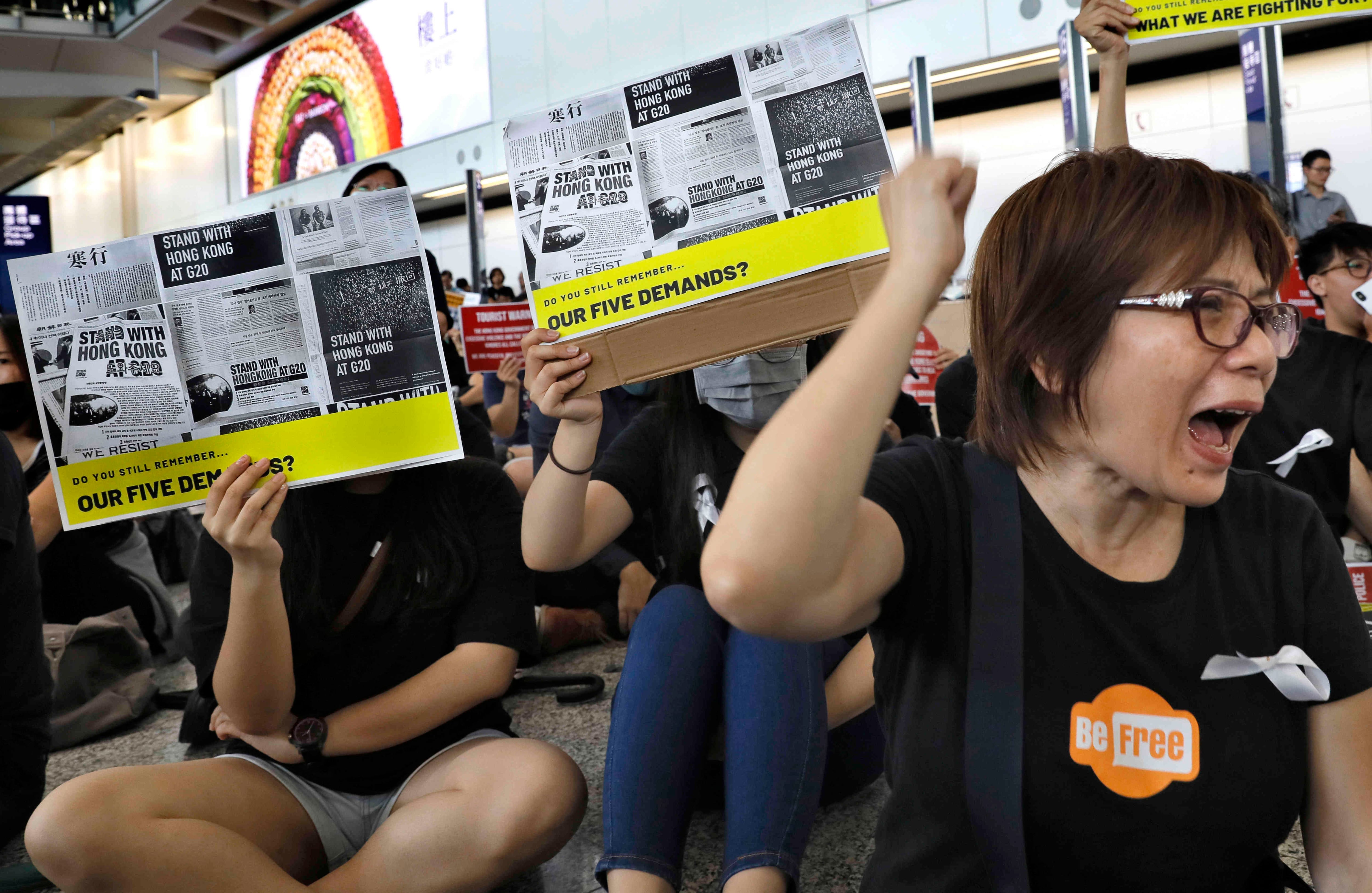 La expresión en la cara de los manifestantes lo dice todo; rabia e indignación. Foto: AP 
