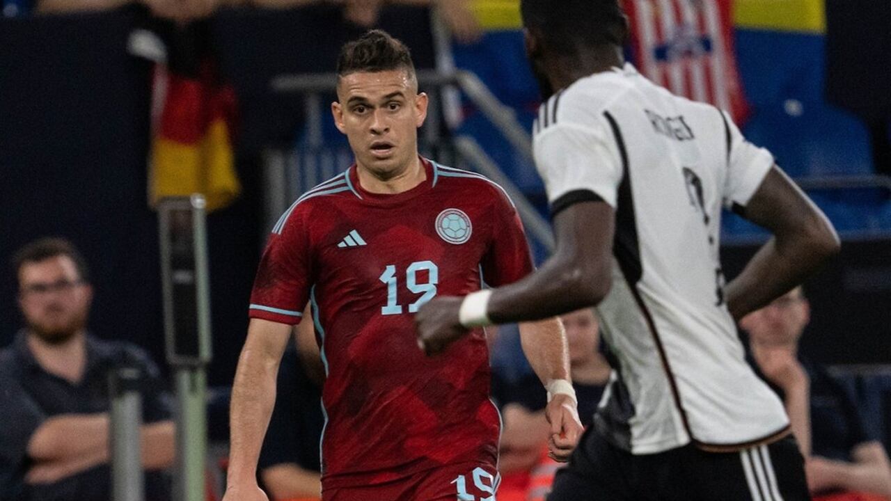 Rafael Santos Borré tiene 27 años.