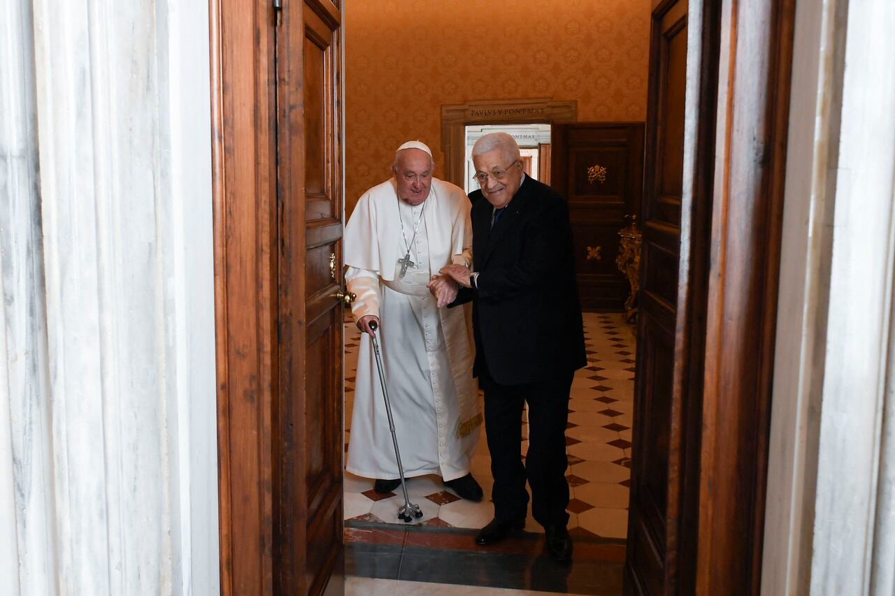 Papa Francisco y el presidente de Palestina, Mahmoud Abbas.