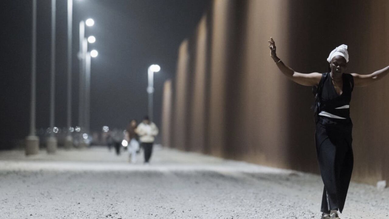 Miles de migrantes se entregan a las autoridades para pedir asilo en Estados Unidos.