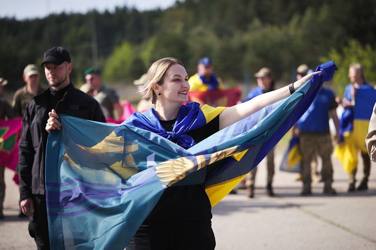 KYIV, UKRAINE - MAY 23: (----EDITORIAL USE ONLY - MANDATORY CREDIT - 'MILITARY ADMINISTRATION OF KYIV CITY / HANDOUT' - NO MARKETING NO ADVERTISING CAMPAIGNS - DISTRIBUTED AS A SERVICE TO CLIENTS----) 270 Ukrainian military personnel and 120 civilians are returned to Ukraine after the Russian Defense Ministry announced on Friday that Moscow and Kyiv had exchanged 270 servicemen and 120 civilians each in the first round of a large-scale swap, carried out under the terms of an agreement reached in Istanbul last week in Kyiv, Ukraine on May 23, 2025. (Photo by Military Administration of Kyiv City/Anadolu via Getty Images)