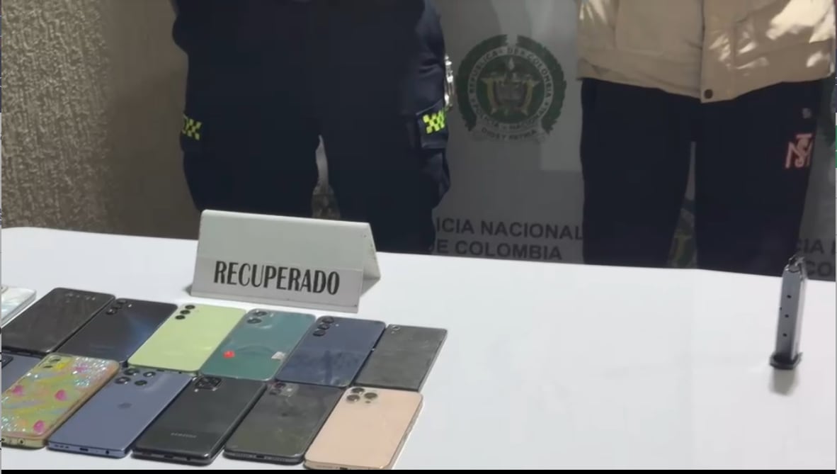Policía captura a dos hombres y recupera 14 celulares hurtados en un bus del SITP.
