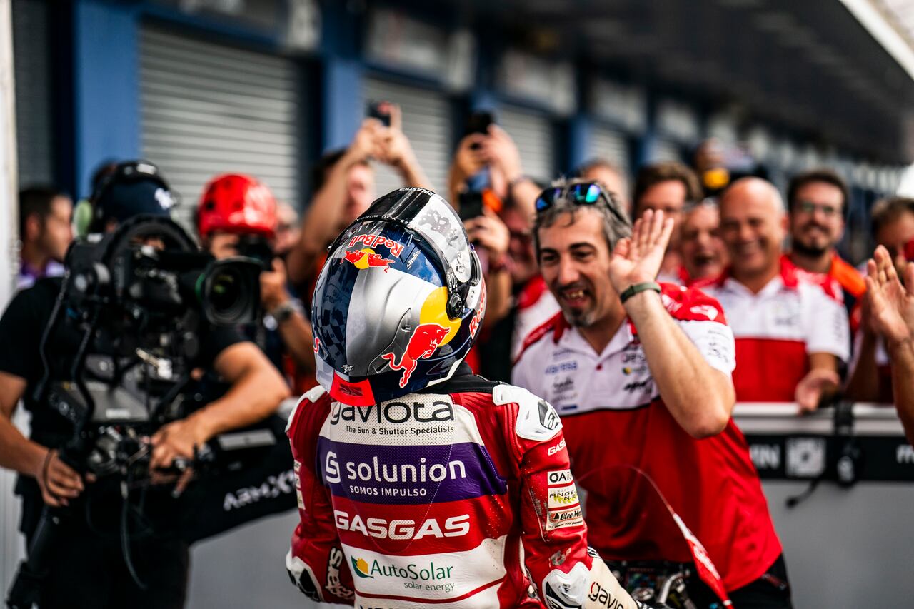 David Alonso celebrando un nuevo título.