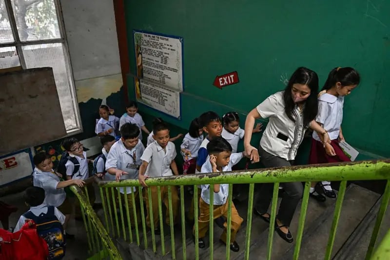 Los estudiantes debieron ser evacuados de las escuelas debido al terremoto.