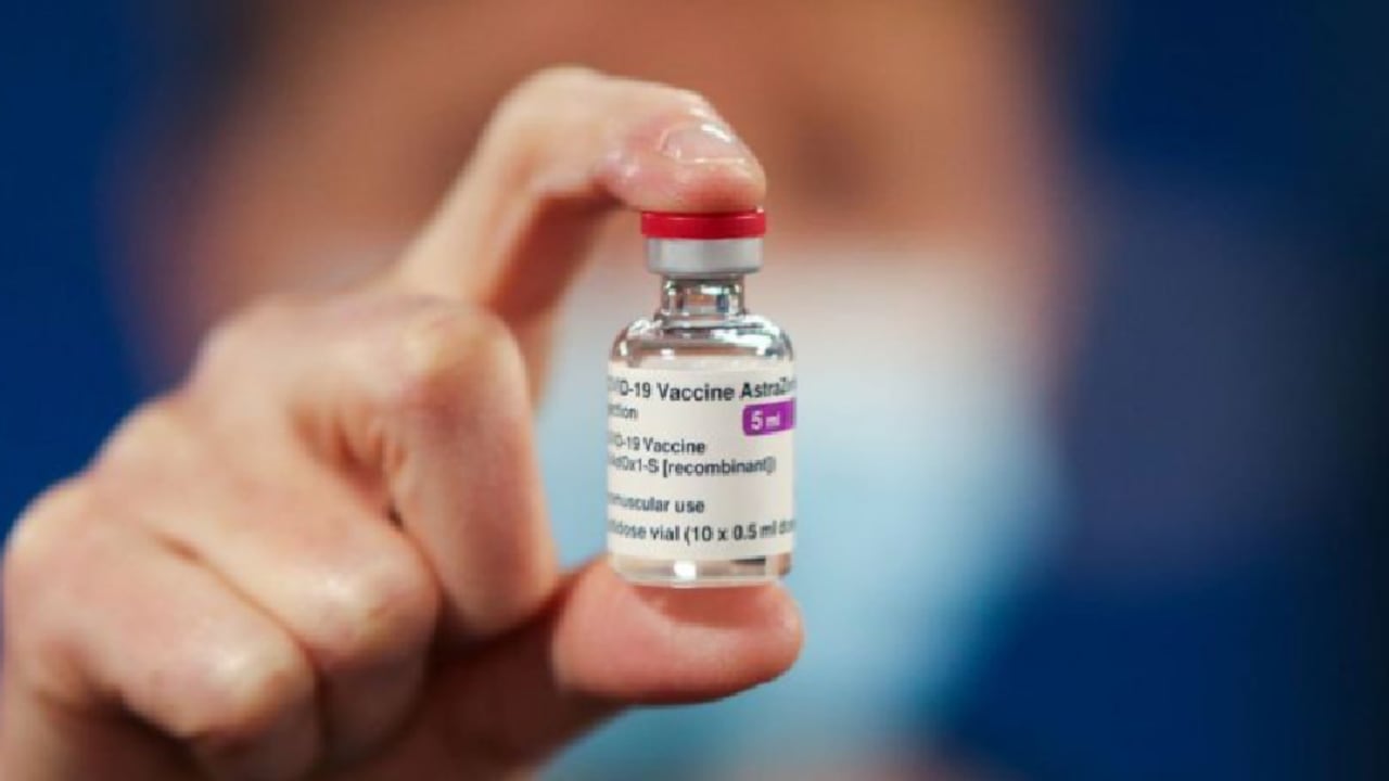 Sudáfrica ya había comprado un millón de dosis a la farmacéutica sueco-británica. Foto: BBC / GETTY