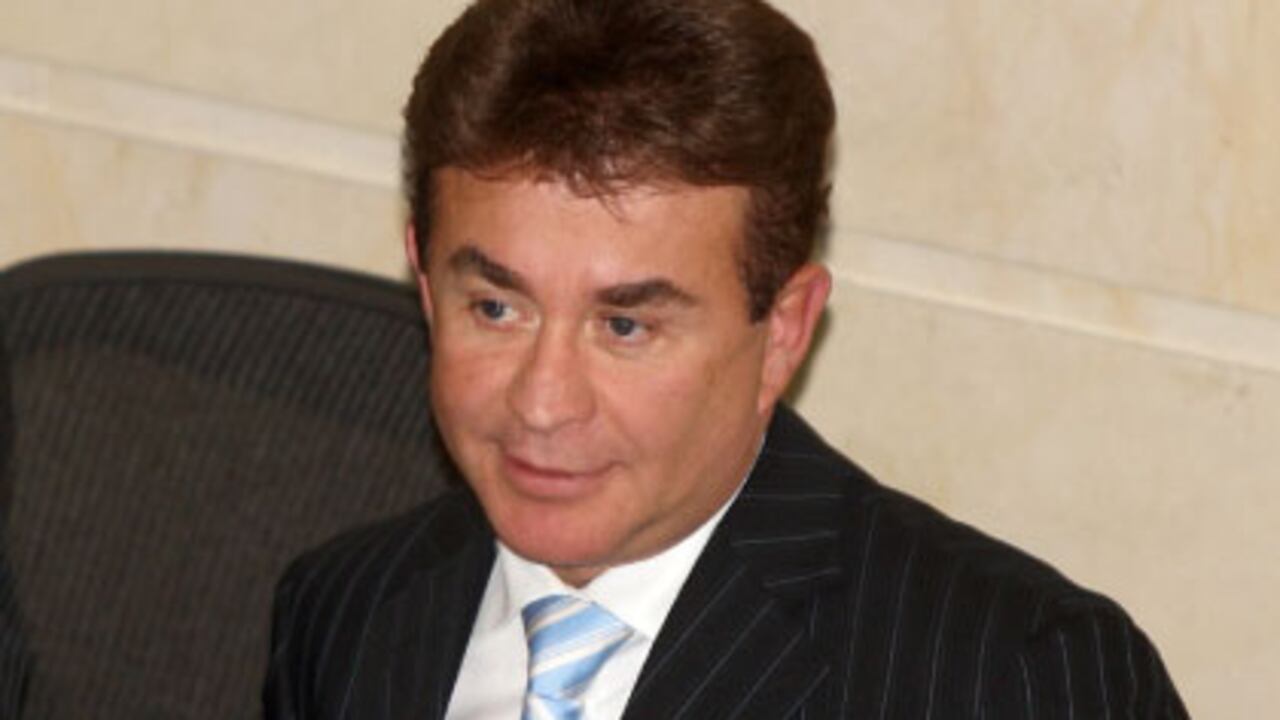 El senador Efraín Torrado dice que no es pecado ser empresario y luego político y que no tiene que ver con las empresas del Grupo Torrado. Sin embargo, él fue miembro de junta de una y tres sobrinos suyos están vinculados a ellas.