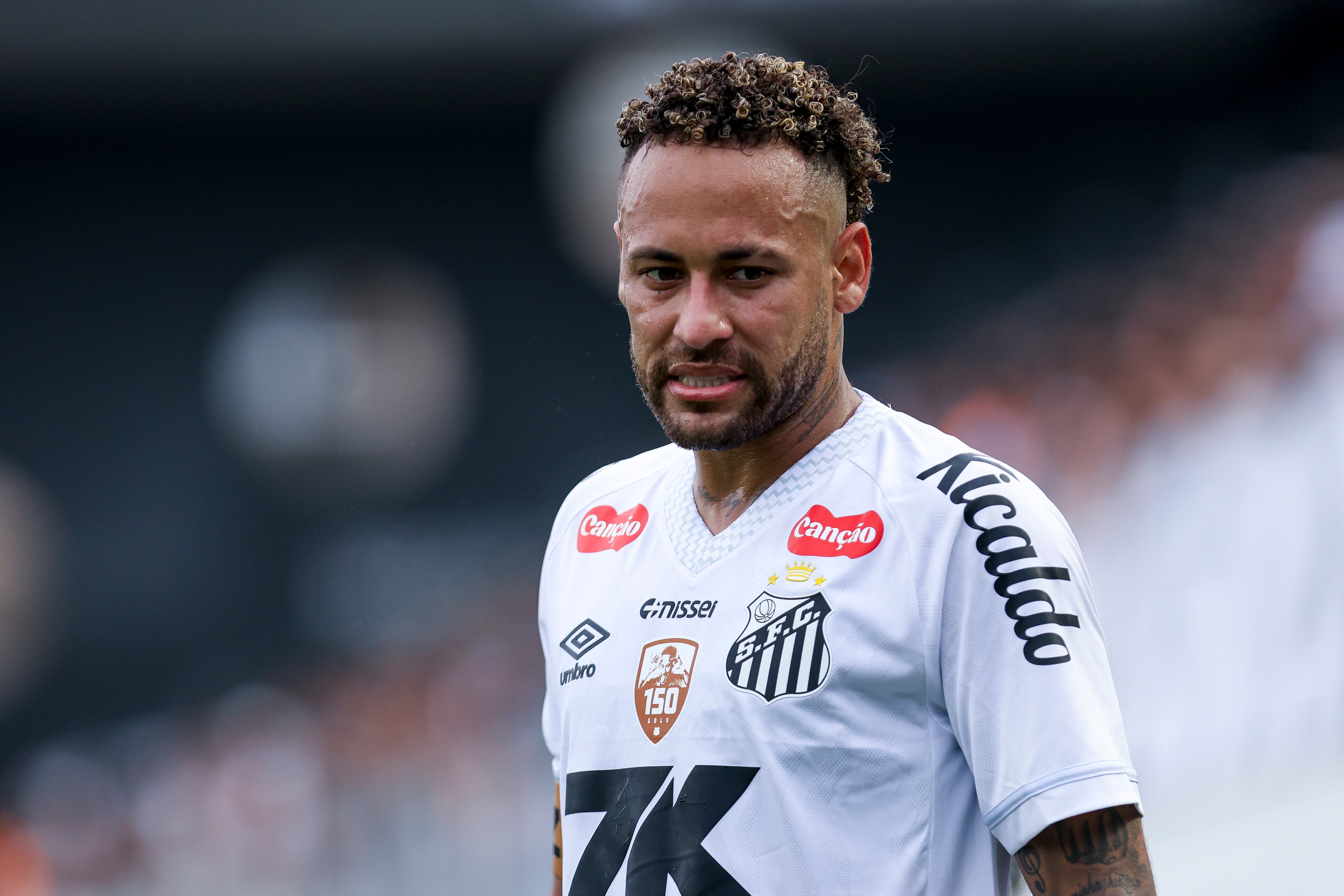 SANTOS, BRAZIL - DECEMBER 7: Neymar Junior of Santos looks on during the Brasileirao 2025 match between Santos and Cruzeiro at Urbano Caldeira Stadium (Vila Belmiro) on December 7, 2025 in Santos, Brazil. (Photo by Ricardo Moreira/Getty Images)