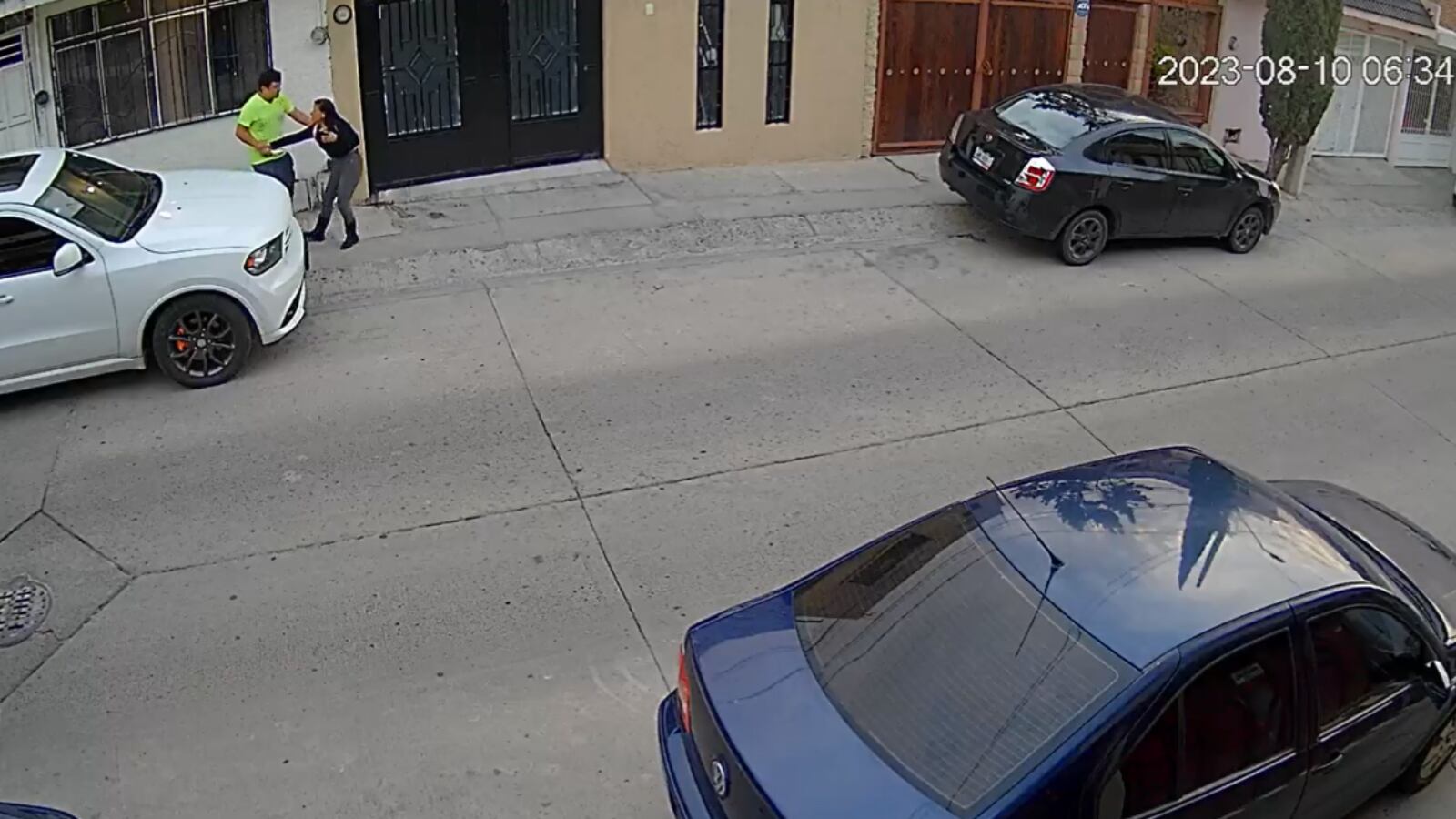 Una cámara captó los últimos minutos con vida de la mujer.