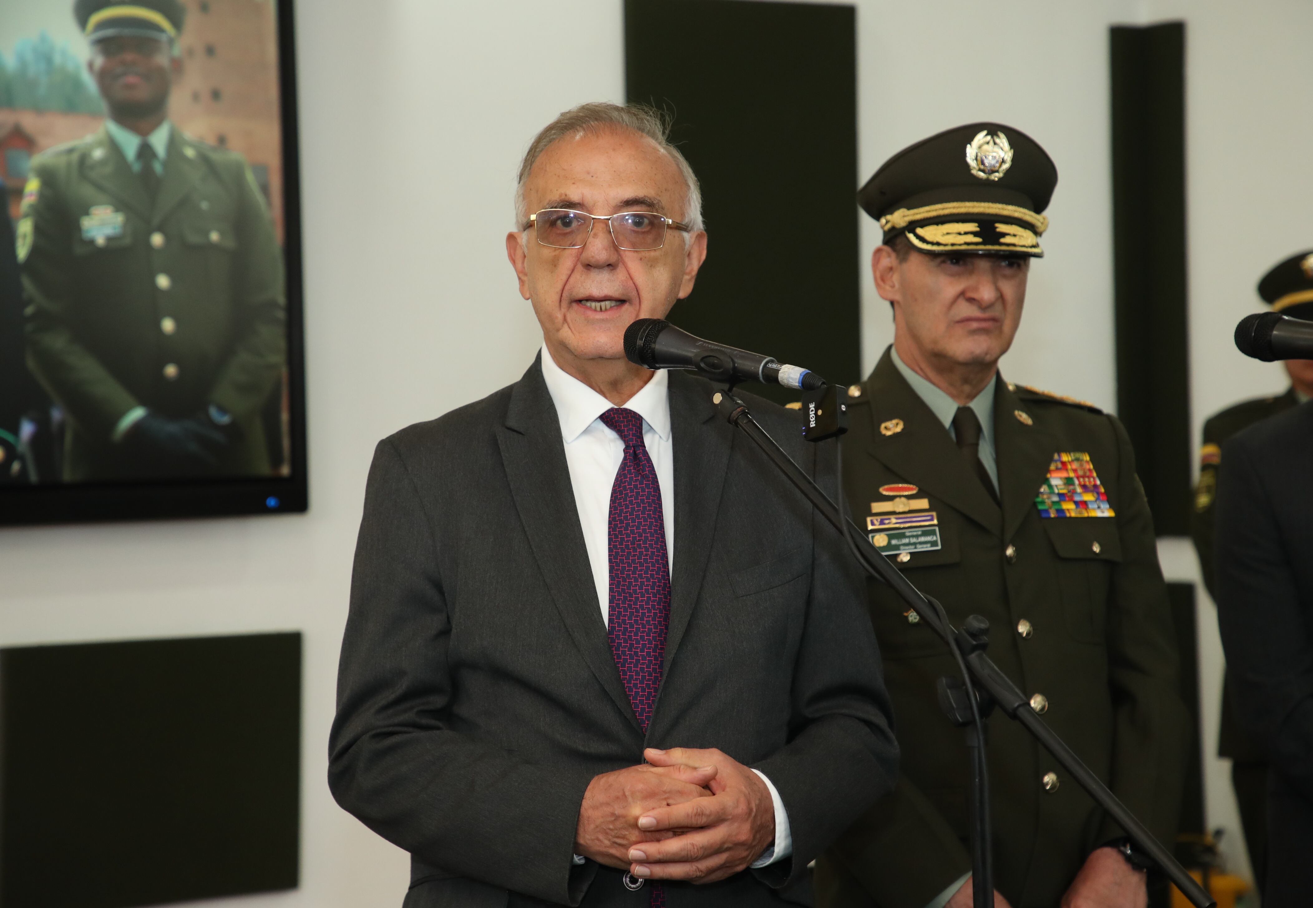 Ceremonia de ascensos de un personal de suboficiales y nivel ejecutivo e ingreso al grado de subintendente de la Policía Nacional de Colombia