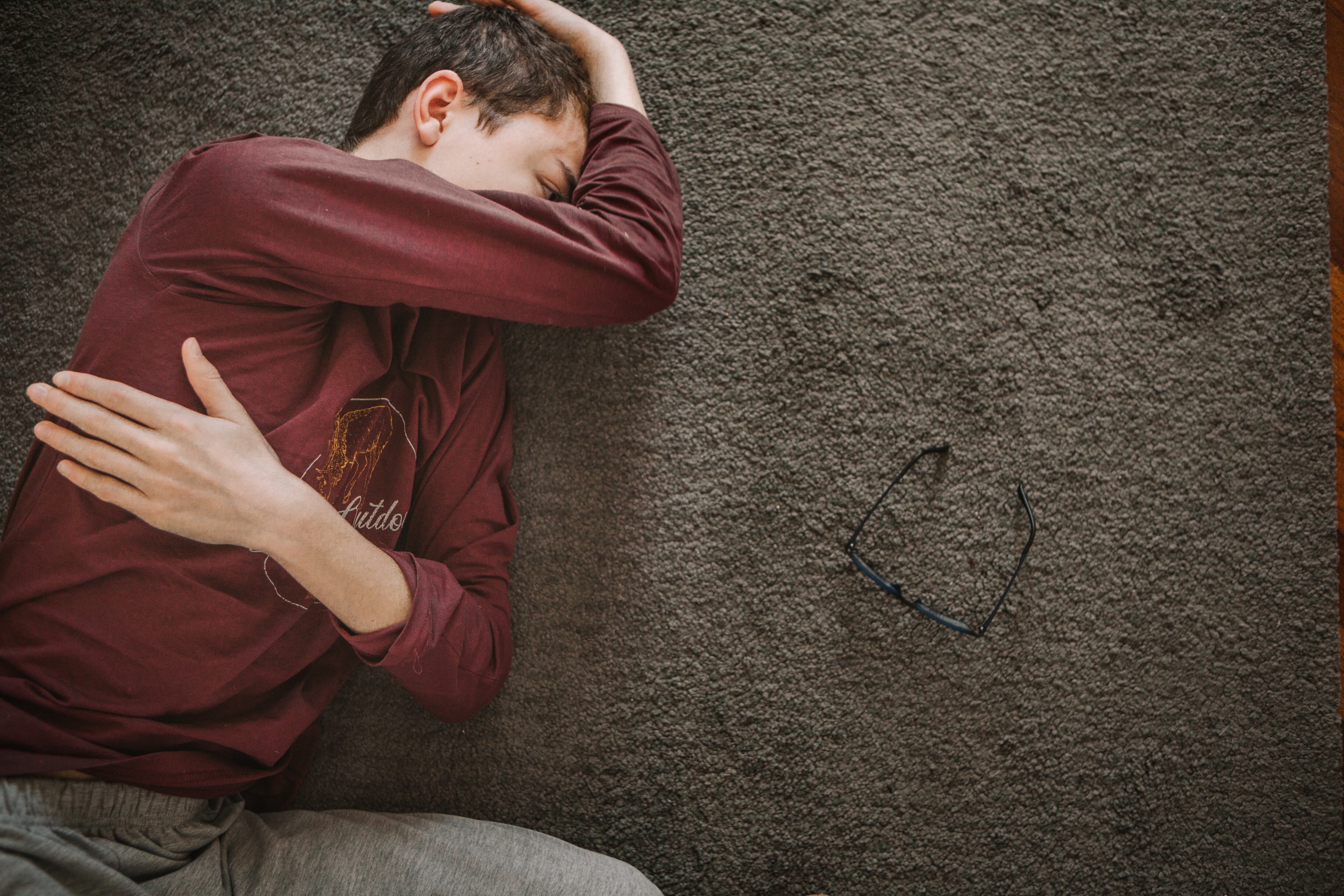 El joven cree que fue escopolaminado para después golpearlo y quitarle sus pertenencias.