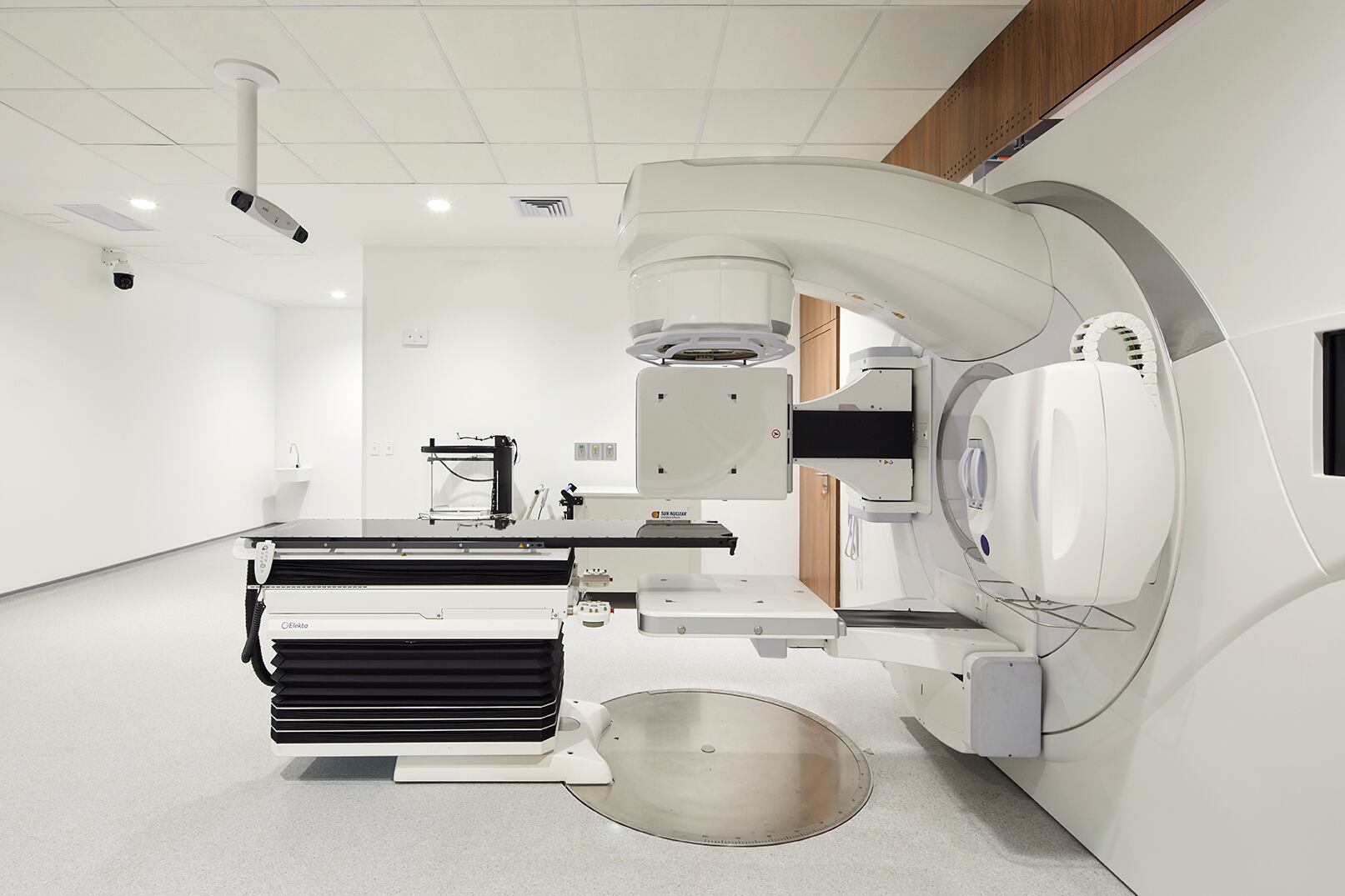 Los equipos adquiridos para el centro buscan reducir al máximo posible los efectos secundarios del tratamiento en los pacientes.