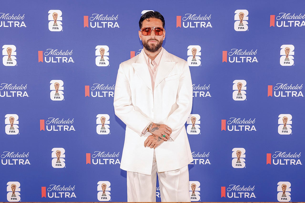 El artista de música urbana, Maluma puso a disposición las sedes de su restaurante y tiendas de ropa como centros de acopio.