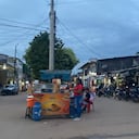 La calle 40 es una reconocida zona comercial de San José del Guaviare, allí llegan los niños indígenas a pedir comida. Lo hacen por la fuerza.