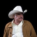 ARCHIVO - En esta fotografía del 7 de octubre de 2015 el cantante Vicente Fernández durante una conferencia de prensa en Tlajomulco de Zúñiga, México. Fernández, de 81 años, se encuentra hospitalizado grave pero estable tras sufrir una caída en su rancho. En una publicación en Instagram su equipo médico compartió el 11 de agosto de 2021 que se encuentra usando apoyo ventilatorio y que sus funciones cerebrales se encuentran íntegras. (Foto AP / Refugio Ruiz)