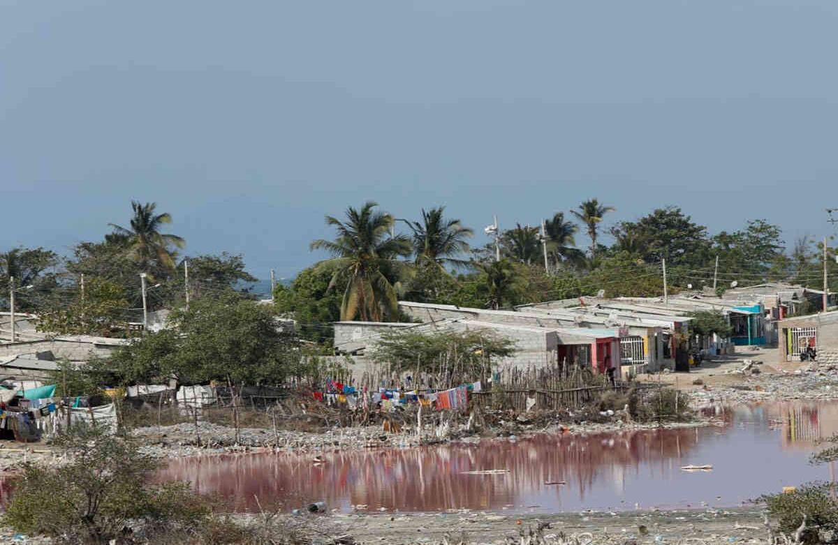 Según Jorge Pérez, expersonero de Puebloviejo, aunque el saqueo a vehículos accidentados es un fenómeno presente en gran parte de la región Caribe, Tasajera y Puebloviejo se han vuelto célebres porque se han sumado una serie de situaciones sociales que han hecho que estas malas prácticas se hayan enquistado. Foto: Guillermo Torres/SEMANA