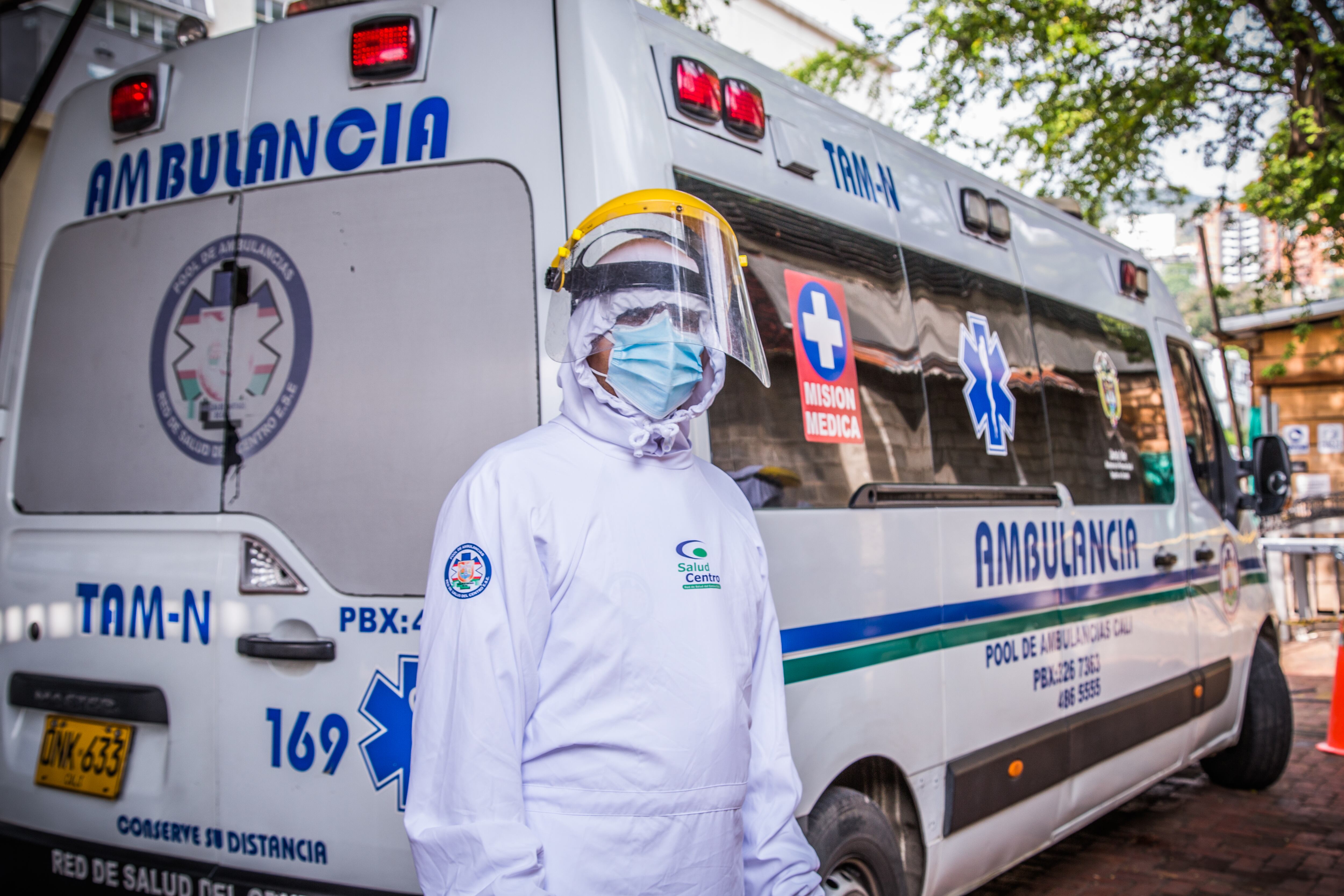 El principal -y más grande- hospital público del suroccidente de Colombia resiste con poco espacio en sus camas UCI para atender el alto número de pacientes covid que necesitan ventilación mecánica.