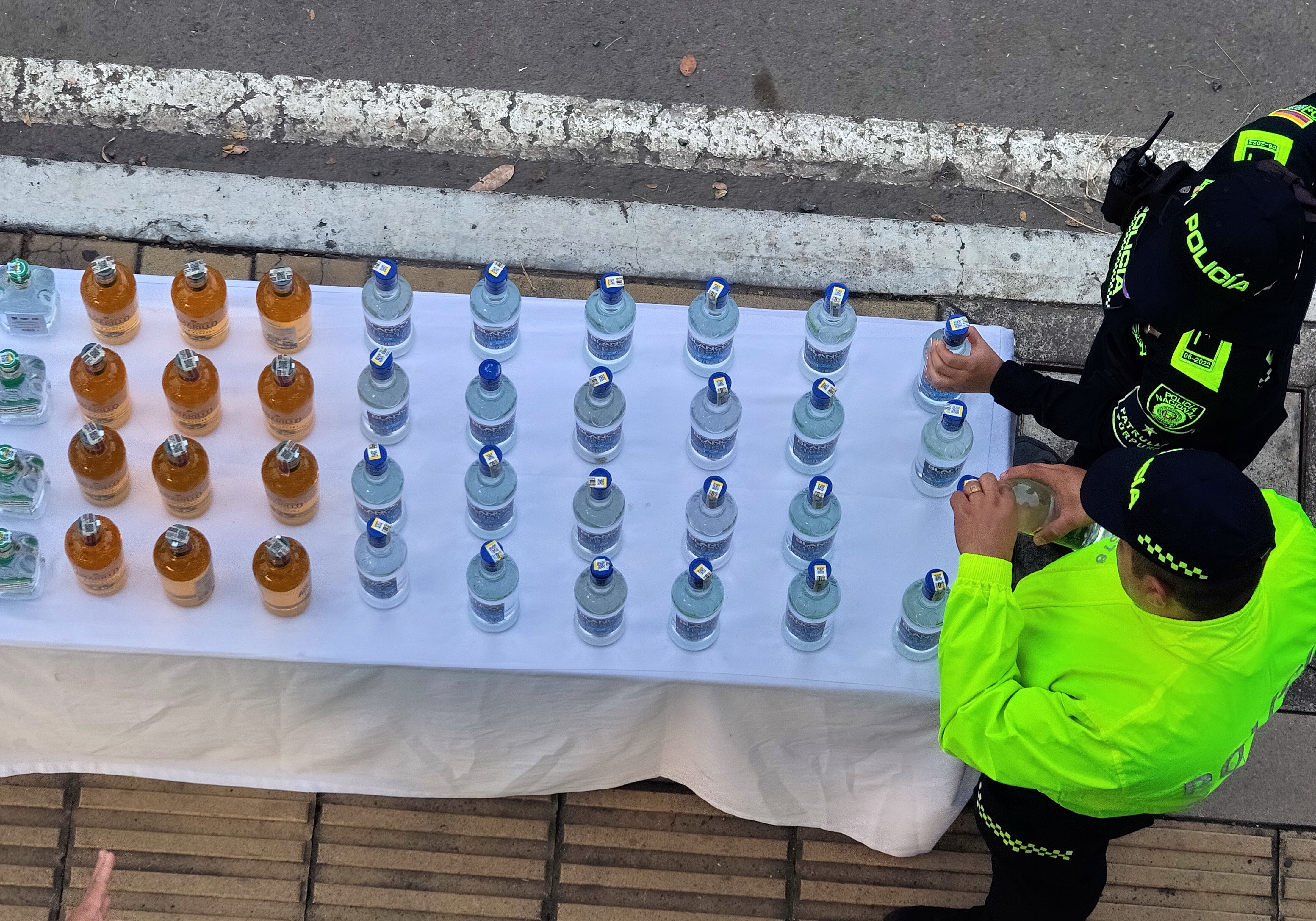 Cali: Operativos viales navidad y incautación de licor adulterado