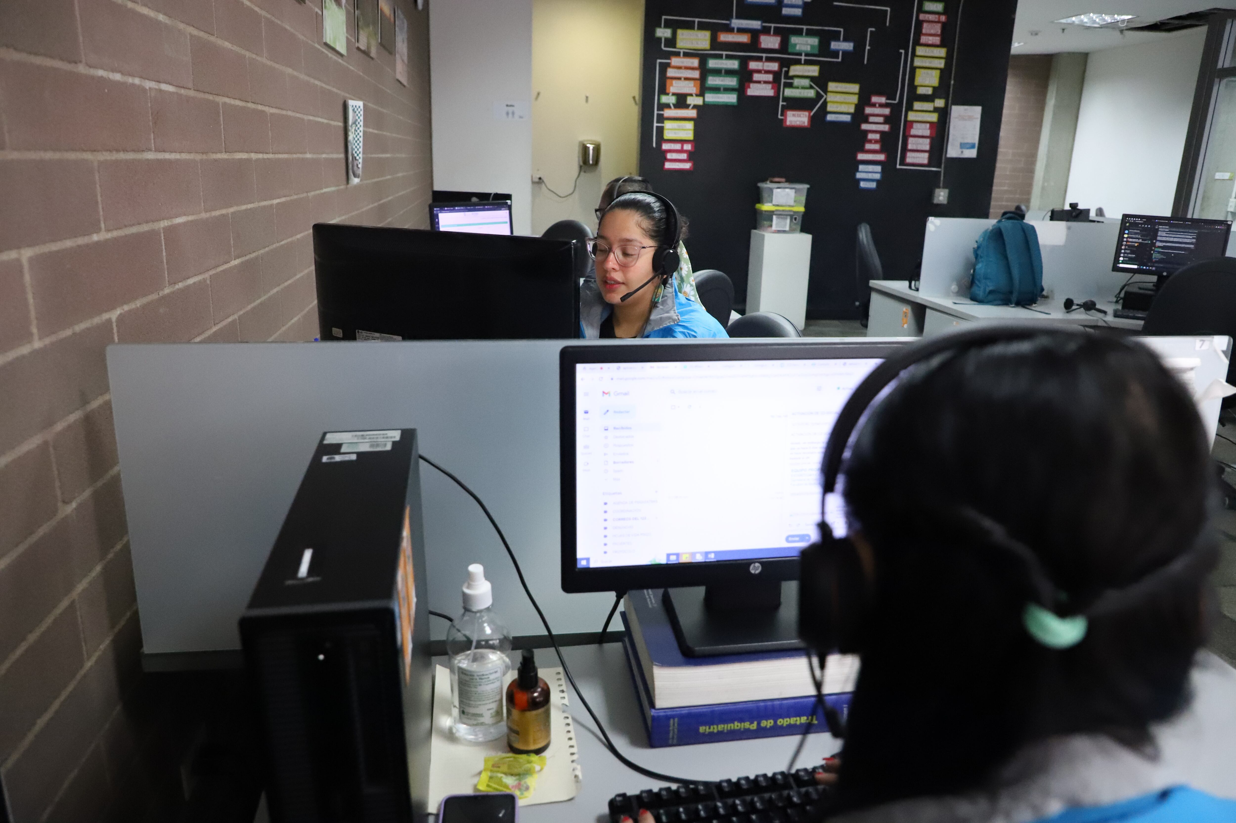 Sala de atención de llamadas de la Secretaría de Salud.