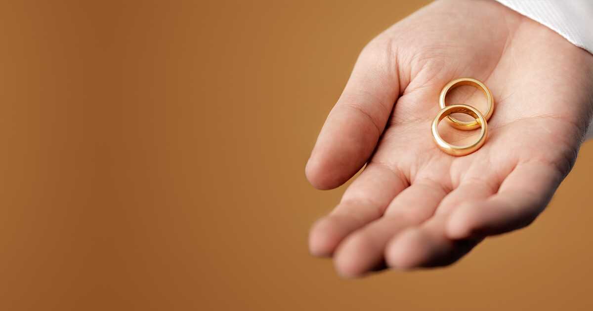 El hecho de que ahora la mujer trabaje y tenga resuelta su situación económica, lleva a que reclame más sus derechos a una vida tranquila, cuando no la encuentra en la vida en pareja.