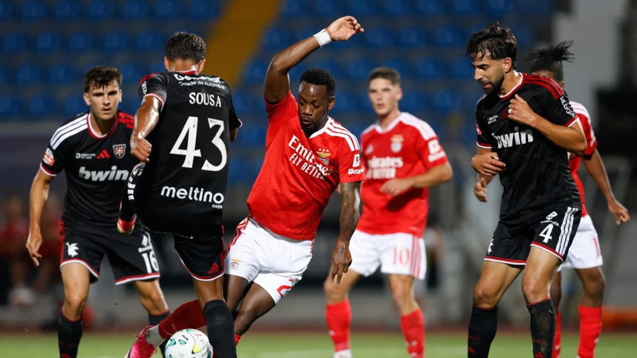 Jhon Durán anota para el Benfica.